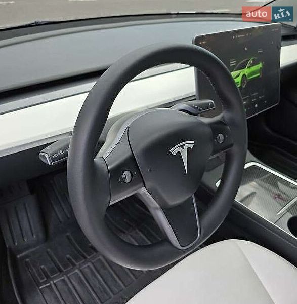 Седан Tesla Model 3 2022 в Киеве