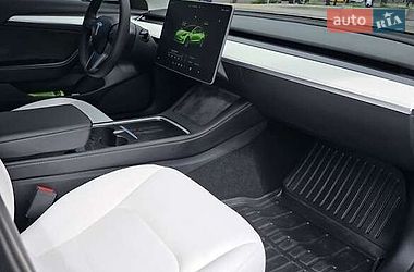 Седан Tesla Model 3 2022 в Киеве