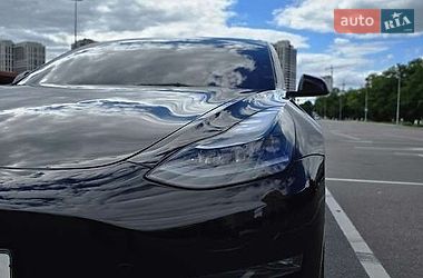 Седан Tesla Model 3 2022 в Киеве