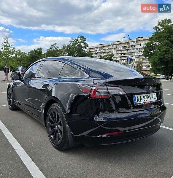 Седан Tesla Model 3 2022 в Киеве