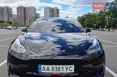 Седан Tesla Model 3 2022 в Киеве