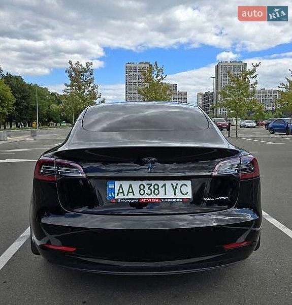 Седан Tesla Model 3 2022 в Киеве