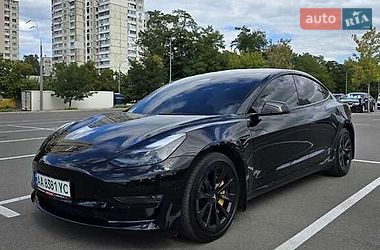 Седан Tesla Model 3 2022 в Киеве