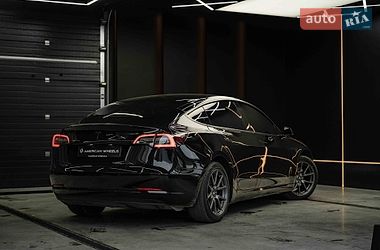 Седан Tesla Model 3 2019 в Черновцах