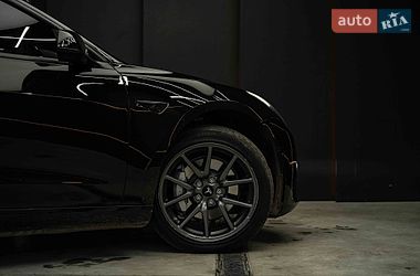 Седан Tesla Model 3 2019 в Черновцах