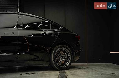 Седан Tesla Model 3 2019 в Черновцах