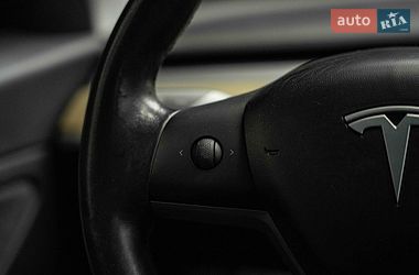 Седан Tesla Model 3 2019 в Черновцах