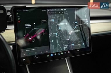 Седан Tesla Model 3 2019 в Черновцах