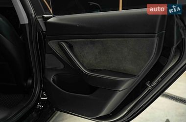 Седан Tesla Model 3 2019 в Черновцах