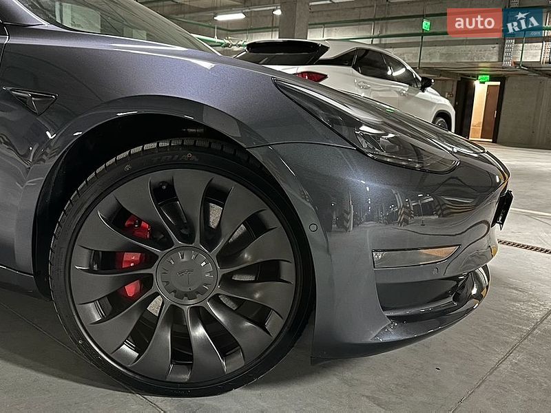 Седан Tesla Model 3 2022 в Черкассах