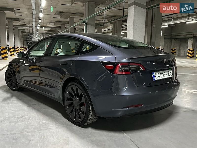 Седан Tesla Model 3 2022 в Черкассах