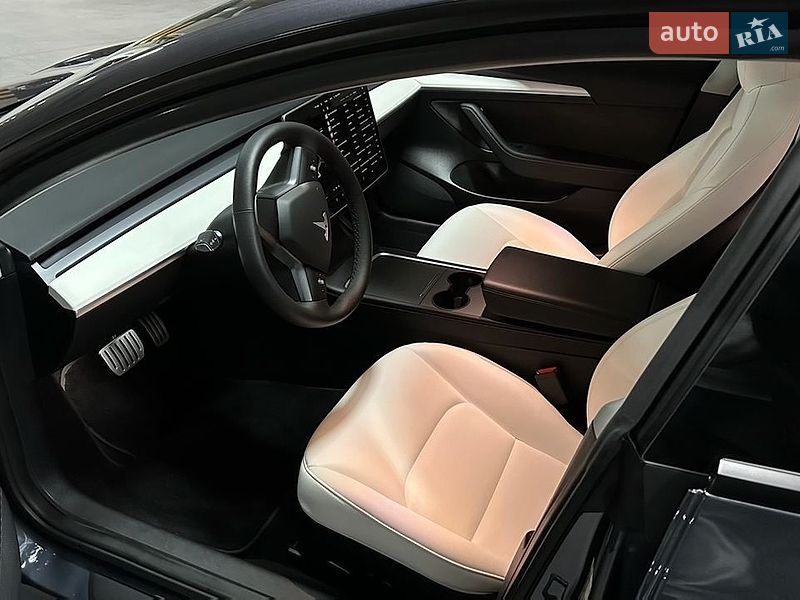 Седан Tesla Model 3 2022 в Черкассах