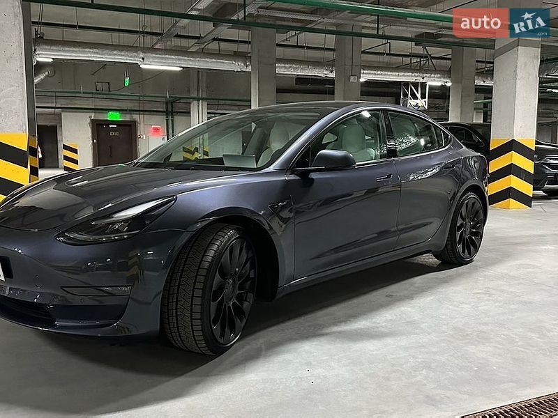 Седан Tesla Model 3 2022 в Черкассах