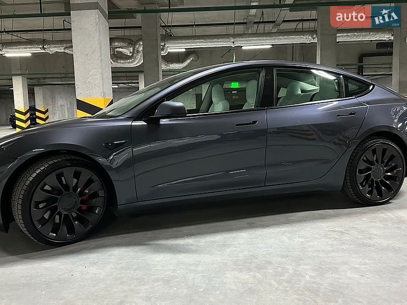 Седан Tesla Model 3 2022 в Черкассах