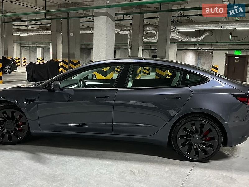 Седан Tesla Model 3 2022 в Черкассах
