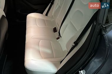 Седан Tesla Model 3 2022 в Черкассах