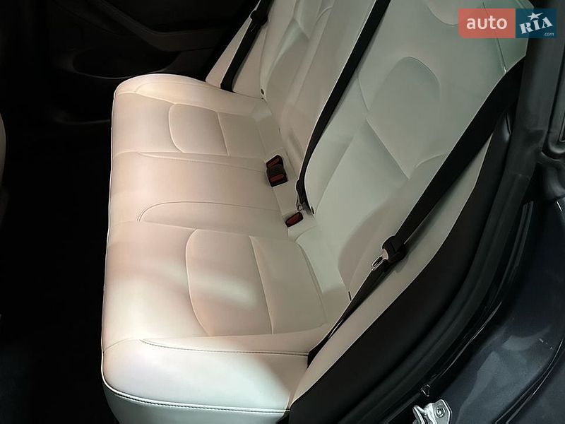 Седан Tesla Model 3 2022 в Черкассах