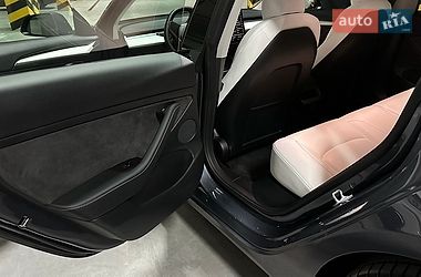 Седан Tesla Model 3 2022 в Черкассах