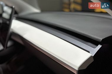 Седан Tesla Model 3 2022 в Черкассах