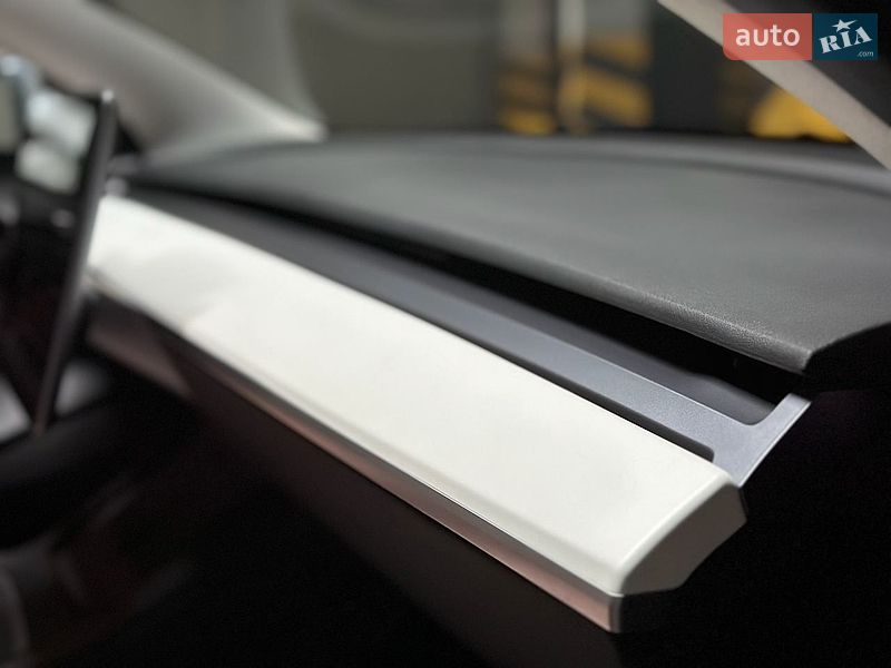 Седан Tesla Model 3 2022 в Черкассах