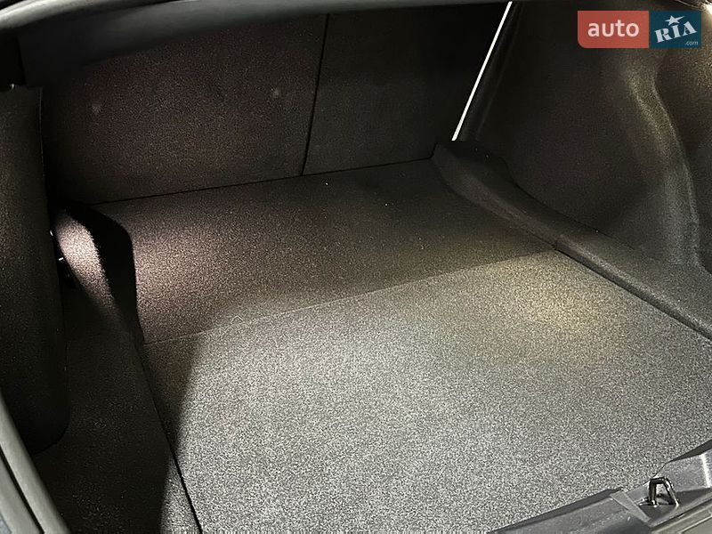 Седан Tesla Model 3 2022 в Черкассах