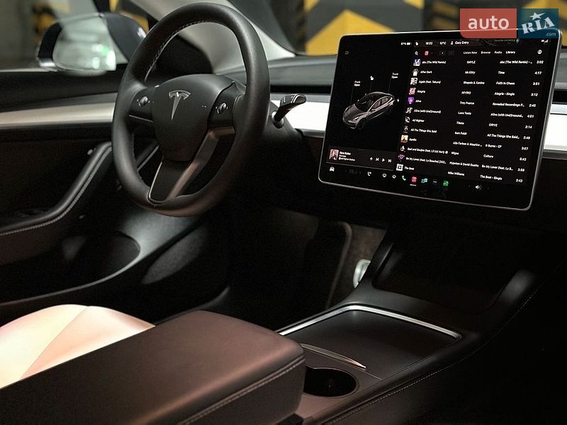 Седан Tesla Model 3 2022 в Черкассах