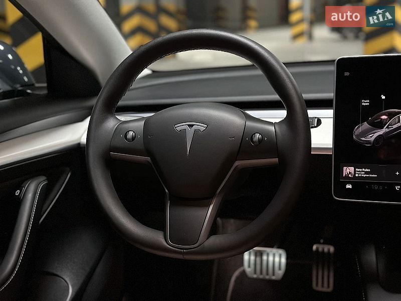 Седан Tesla Model 3 2022 в Черкассах
