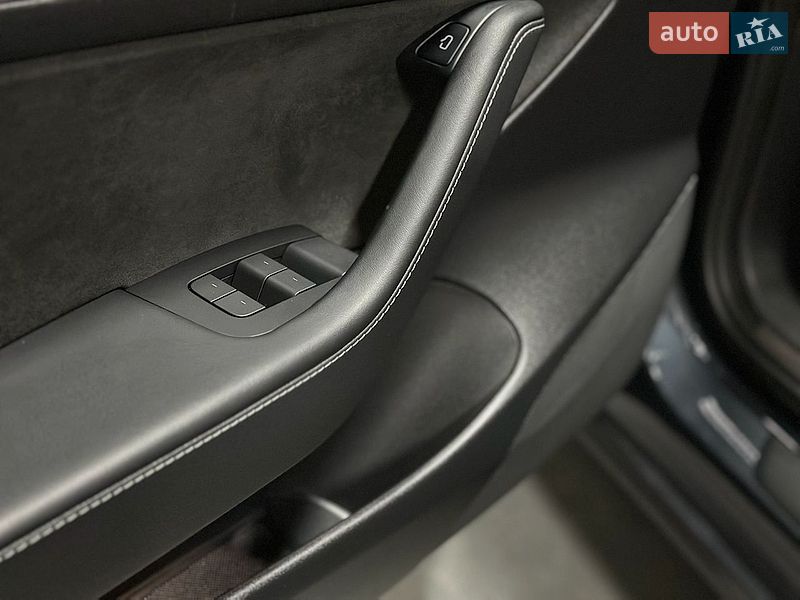 Седан Tesla Model 3 2022 в Черкассах