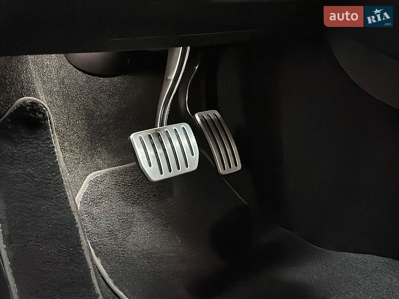 Седан Tesla Model 3 2022 в Черкассах