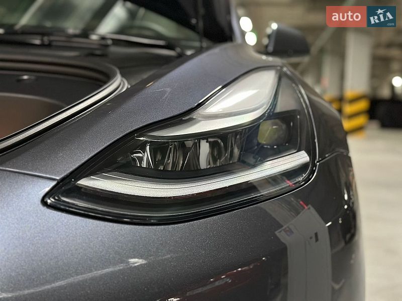 Седан Tesla Model 3 2022 в Черкассах