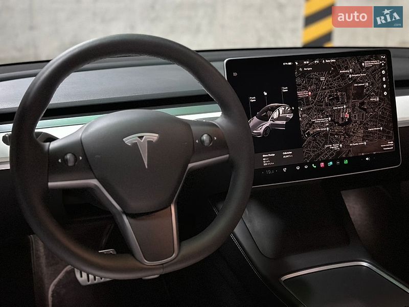 Седан Tesla Model 3 2022 в Черкассах