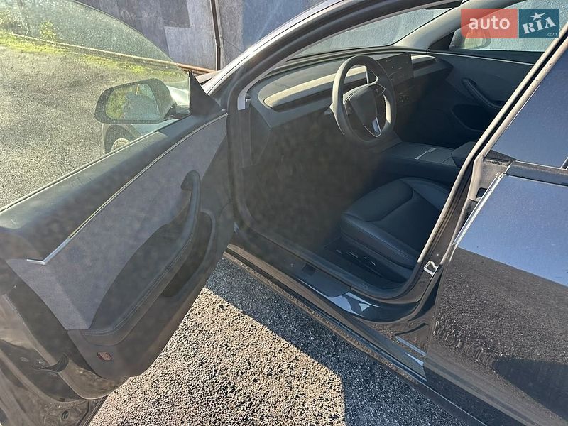Седан Tesla Model 3 2024 в Виннице