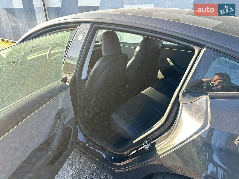 Седан Tesla Model 3 2024 в Виннице
