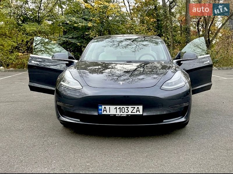 Седан Tesla Model 3 2020 в Киеве