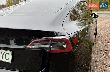 Седан Tesla Model 3 2019 в Рудки