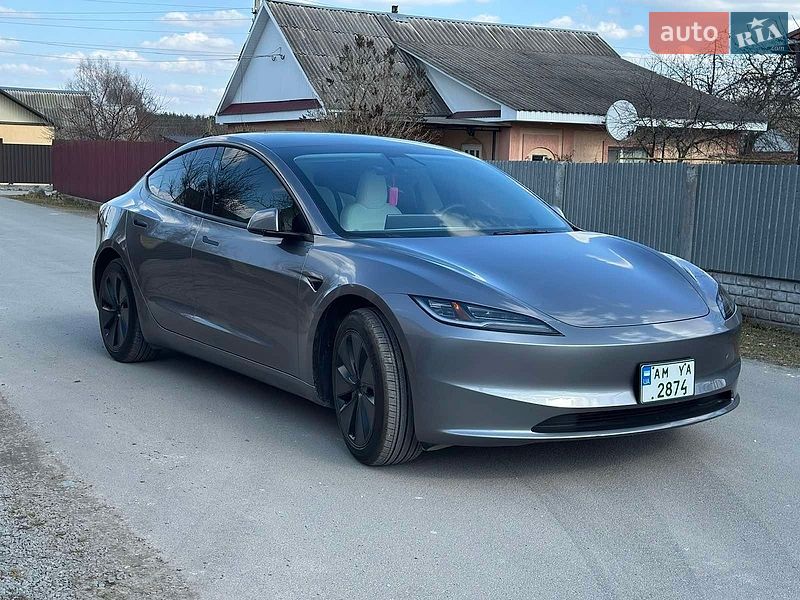 Седан Tesla Model 3 2024 в Звягеле