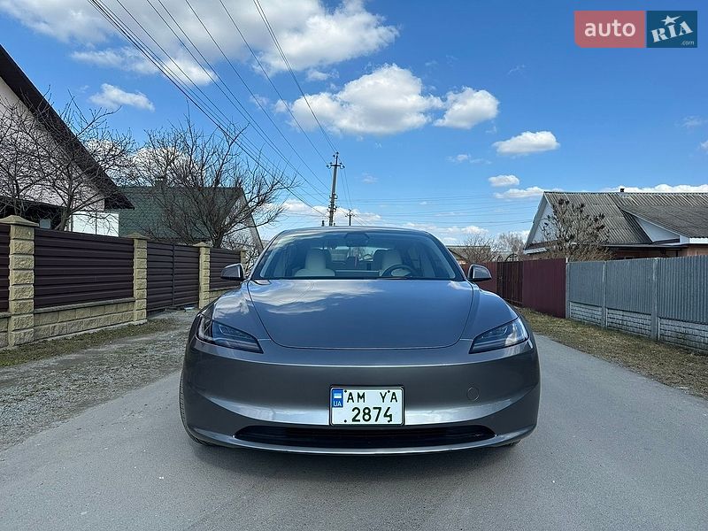 Седан Tesla Model 3 2024 в Звягеле