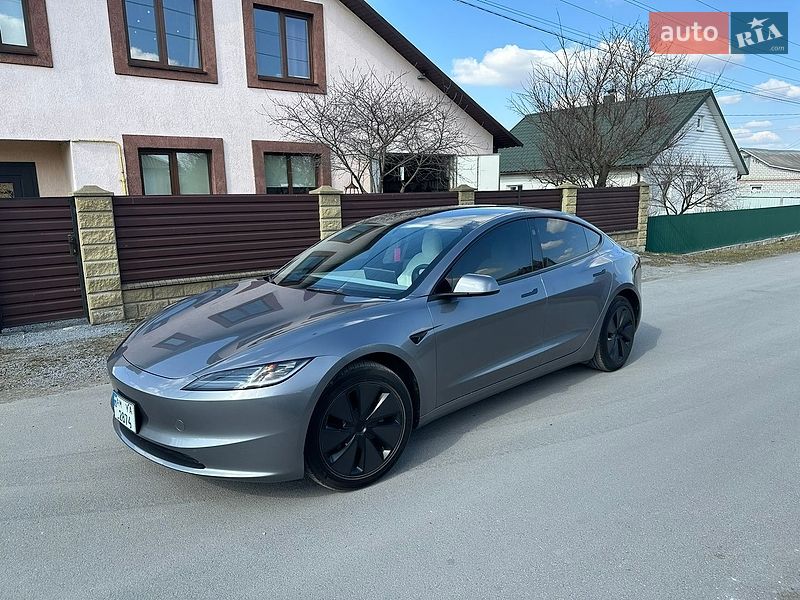Седан Tesla Model 3 2024 в Звягеле