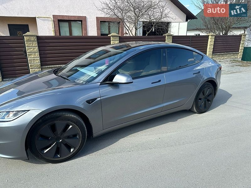 Седан Tesla Model 3 2024 в Звягеле