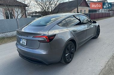 Седан Tesla Model 3 2024 в Звягеле