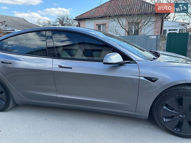 Седан Tesla Model 3 2024 в Звягеле