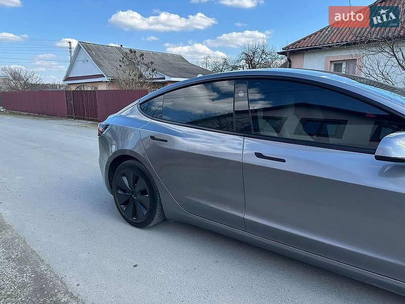 Седан Tesla Model 3 2024 в Звягеле