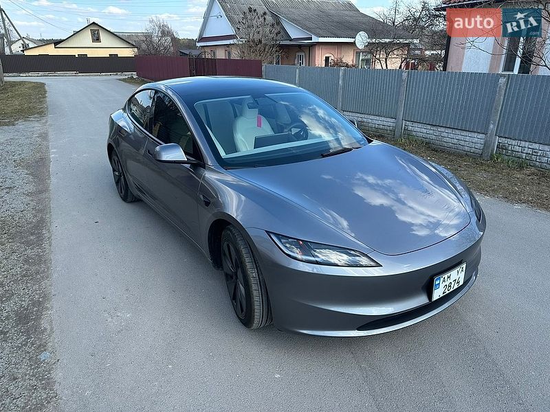 Седан Tesla Model 3 2024 в Звягеле