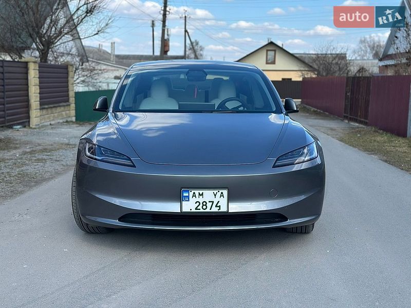 Седан Tesla Model 3 2024 в Звягеле