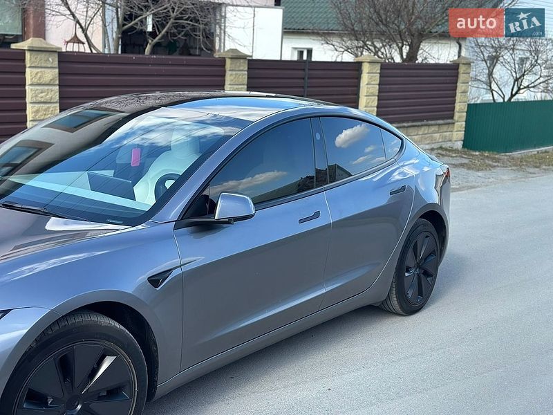 Седан Tesla Model 3 2024 в Звягеле