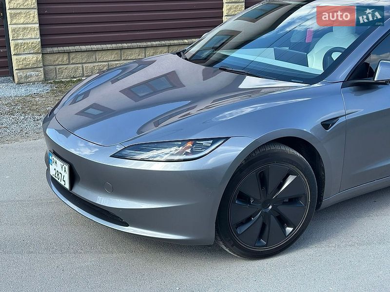 Седан Tesla Model 3 2024 в Звягеле