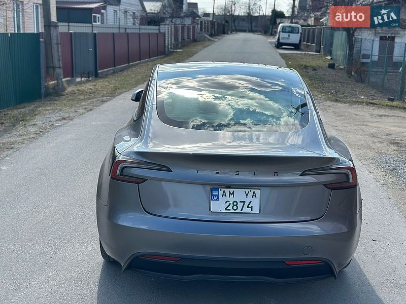 Седан Tesla Model 3 2024 в Звягеле