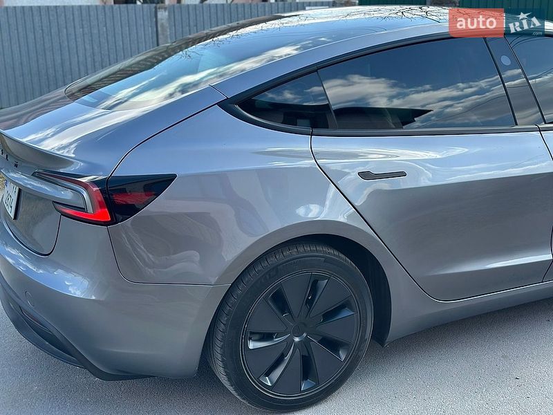 Седан Tesla Model 3 2024 в Звягеле