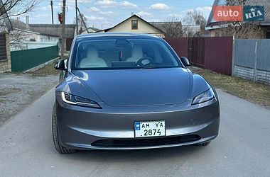 Седан Tesla Model 3 2024 в Звягеле