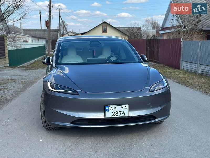 Седан Tesla Model 3 2024 в Звягеле